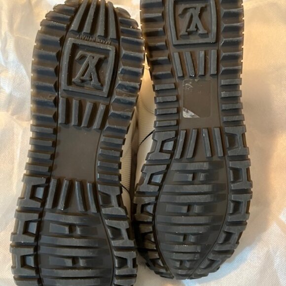Louis Vuitton - Monogram Run Away Sneaker: Size 9 - Picture 7 of 8